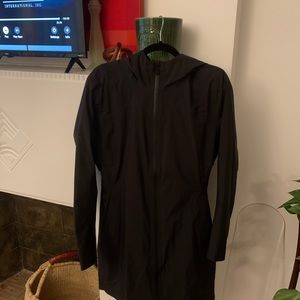 Lululemon rain coat barely worn